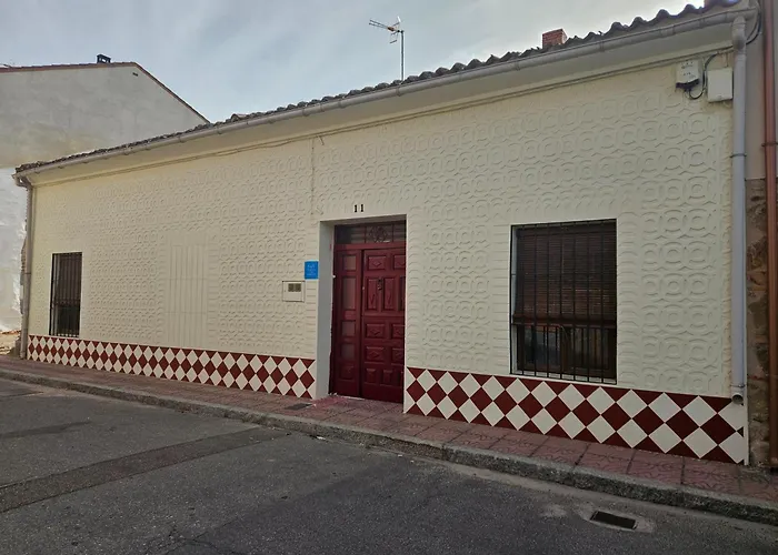 La Nava, Casa De Pueblo Con Patio Y Calefaccion Con Chimenea